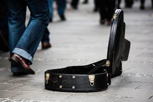Muzica clandestină din metroul madrilean și ultimul proiect al lui Julio de Lomas