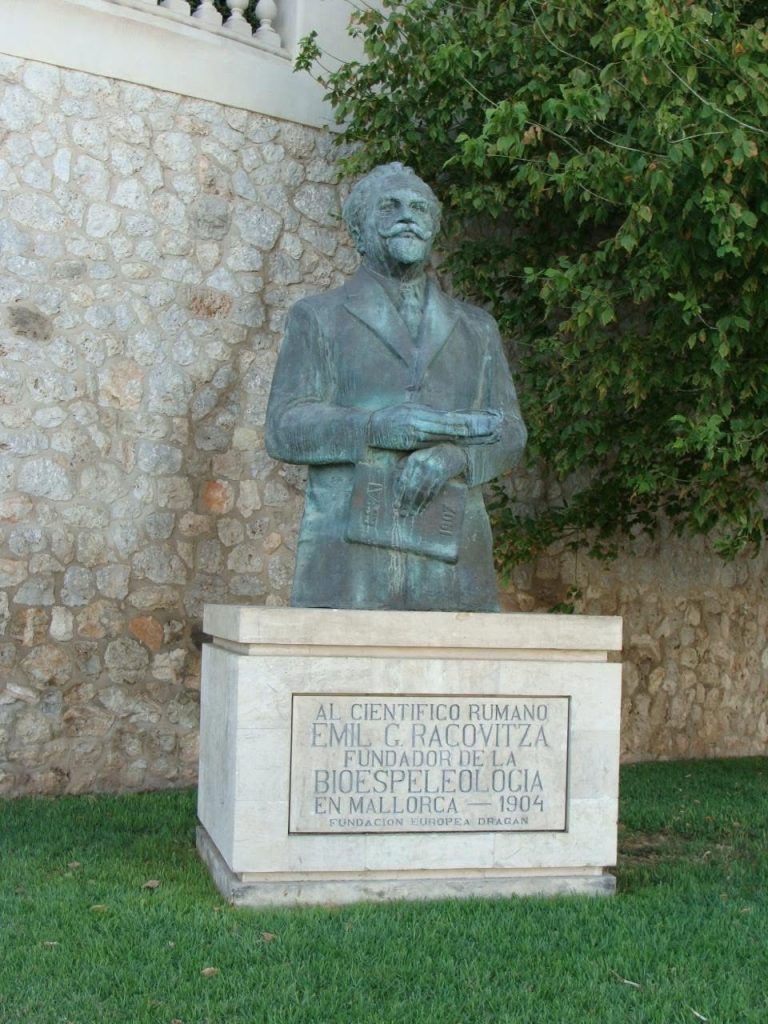 Statuia dedicata savantului roman Emil Racovita, Paseo de Mallorca, Palma