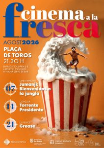 Publicul se bucură de proiecția unui film la Cinema a la Fresca Inca 2026, sub cerul liber.