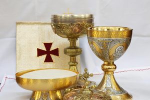 Prezentare de carte și liturghie pontificală pentru comunitatea românească din Alicante