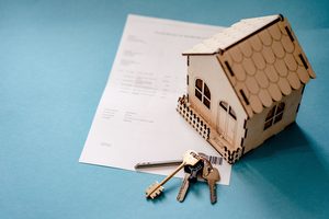 Românii părăsesc Spania din cauza chiriilor explozive și a salariilor stagnante