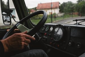 Șofer român de camion cu 150.000 de abonați pe YouTube dezvăluie ce salariu încasează în Spania