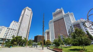Clădiri înalte și Edificio España în Plaza de España din Madrid, imagine de arhivă care nu reprezintă evenimentul Beyond Borders