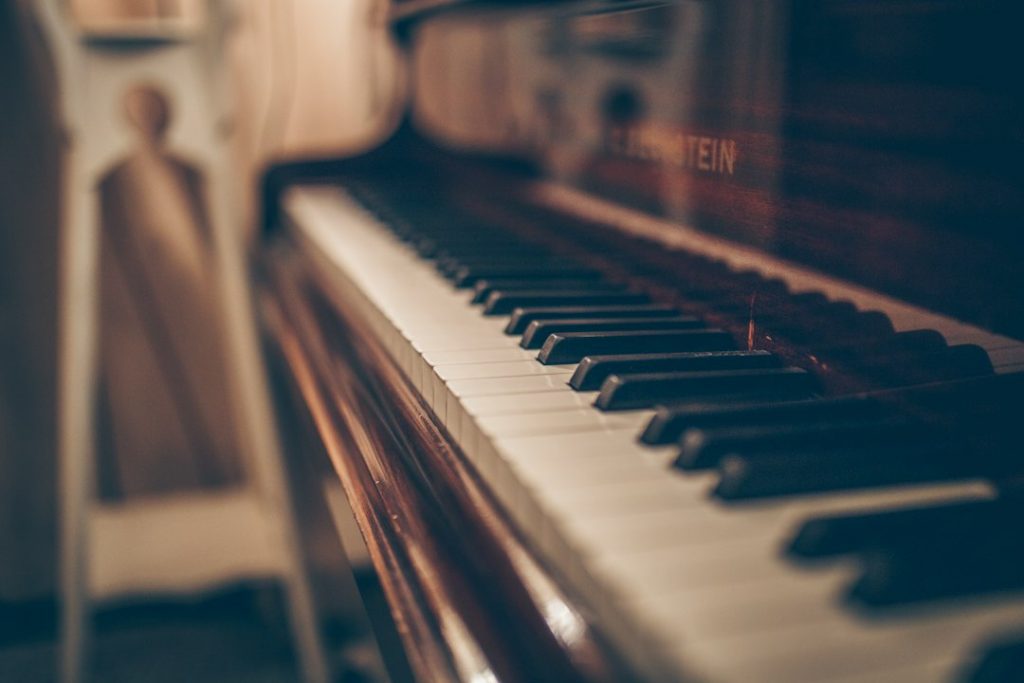 Prim-plan cu claviatura unui pian, imagine de arhivă care nu reprezintă acest recital