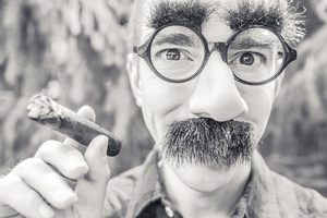 „La muerte de Drácula”: Burnin’ Percebes reinterpretează mitul vampirului într-o comedie absurdă, plasată în Barcelona
